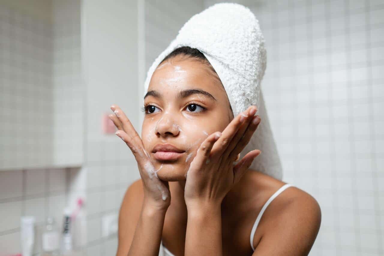 Learn why you should remove makeup primer from your skin to keep your skin healthy.